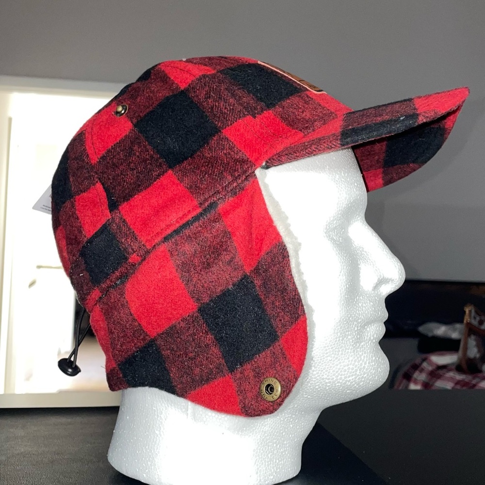 NWT AVALANCHE CAP PLAID Sherpa Lined Trapper  Hat Double STRECH SIZE S/M